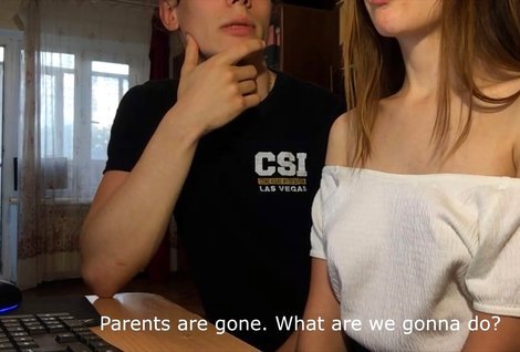 Пока предки уехали из дома, старший брат вместе со своей сестрой стали просматривать видео, те которые взрослые смотрят.