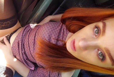 Красивая рыжуля, парню который ее повез в город, деньги даже не предлагала, сразу начала расплачиваться натурой.