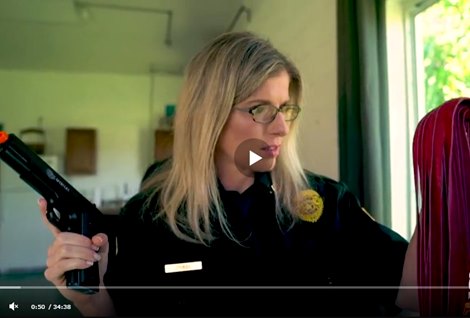 Связали голую и наказали непослушную милиционершу, а ей похоже понравилось.